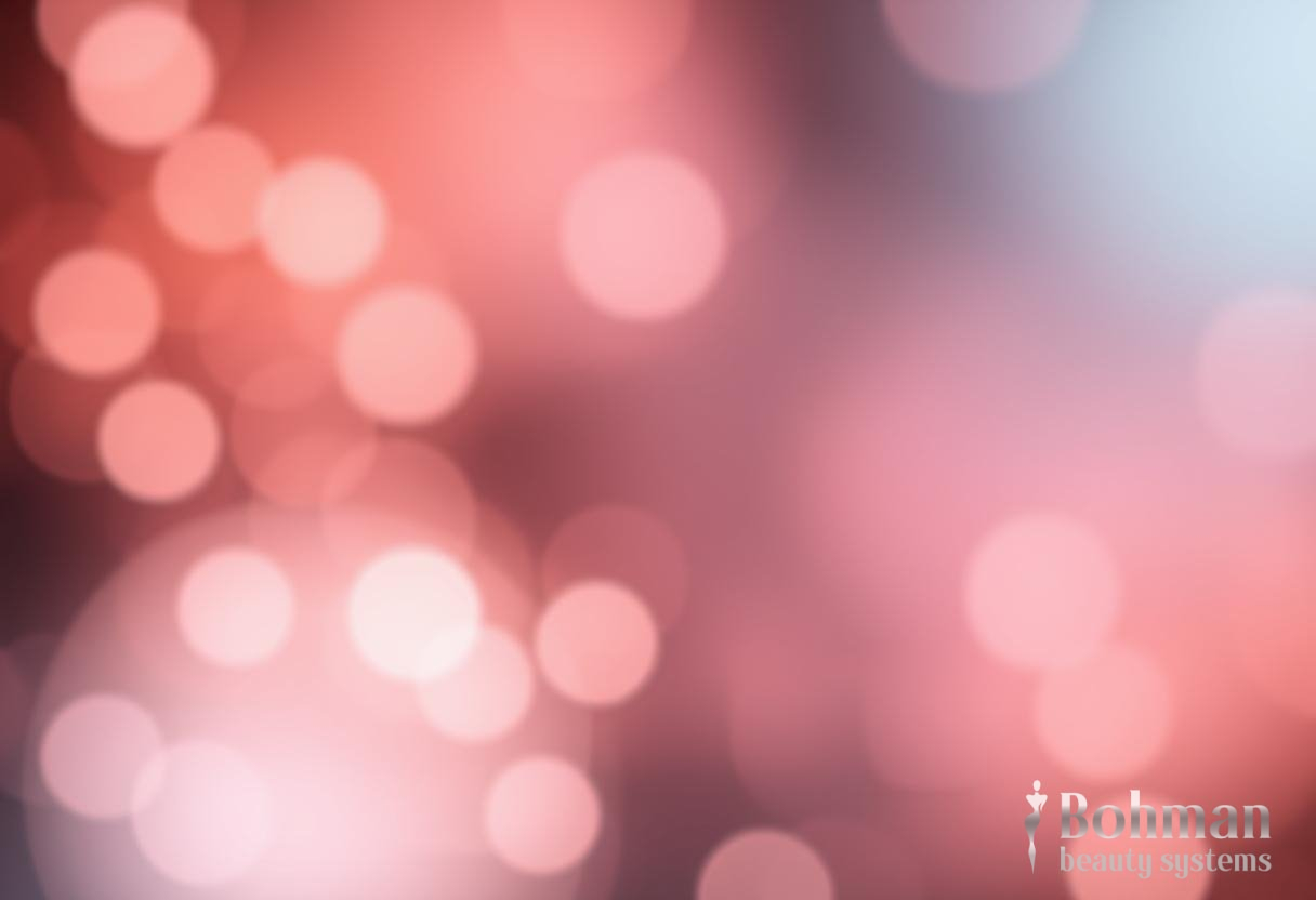 Размытые круглые огоньки на светлом фоне создают атмосферу уюта и тепла.