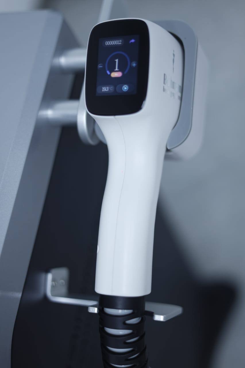 DIODE LASER Профессиональный диодный лазер для эффективного удаления волос с передовым оборудованием.